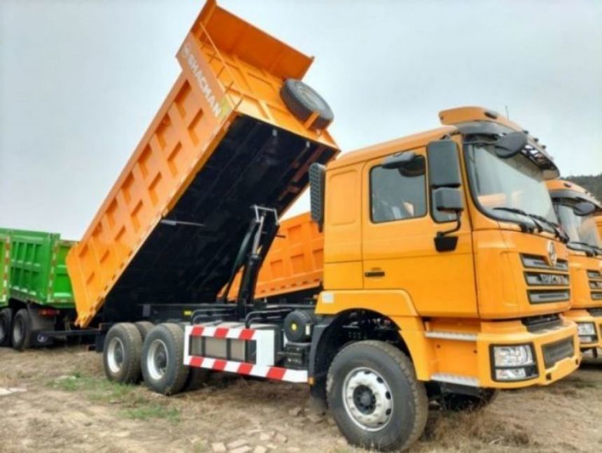SHACMAN F3000 Kipiarka 6x4 430 EuroII Żółty z przednią / tylną wielowarstwową płytką sprężynową 4 płytki główne 4 śruby w kształcie U