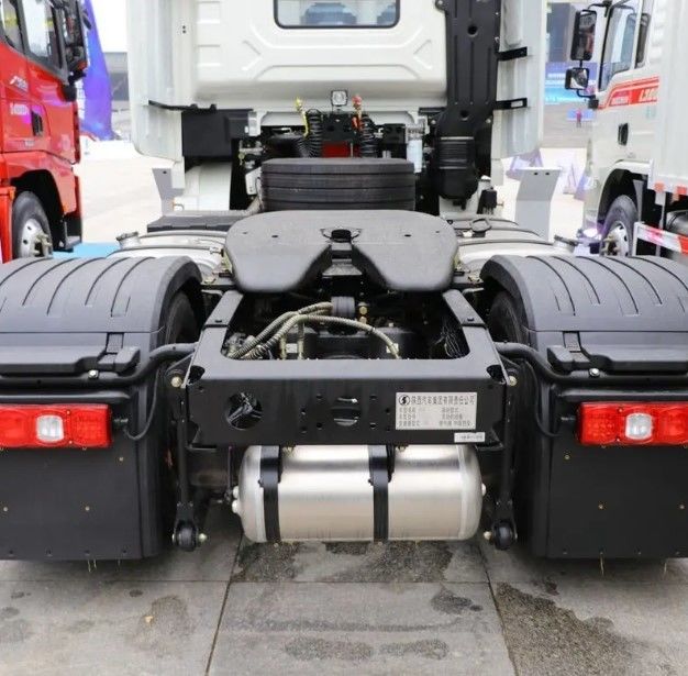 SHACMAN Pojemnik kontenerowy Ciężarówka X3000 4 * 2 Port Terminal Traktor 420hp CUMMINS marka silnika