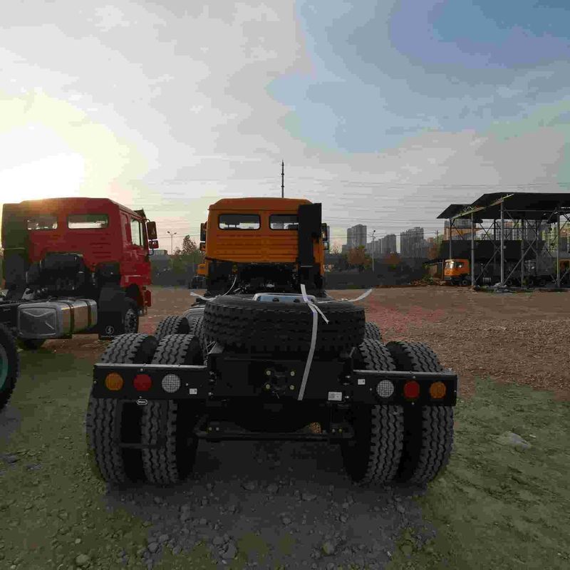 Czerwony SHACMAN F3000 375HP Euro V 6-kołowy ciągnik głowica 4x2 WEICHAI silnik