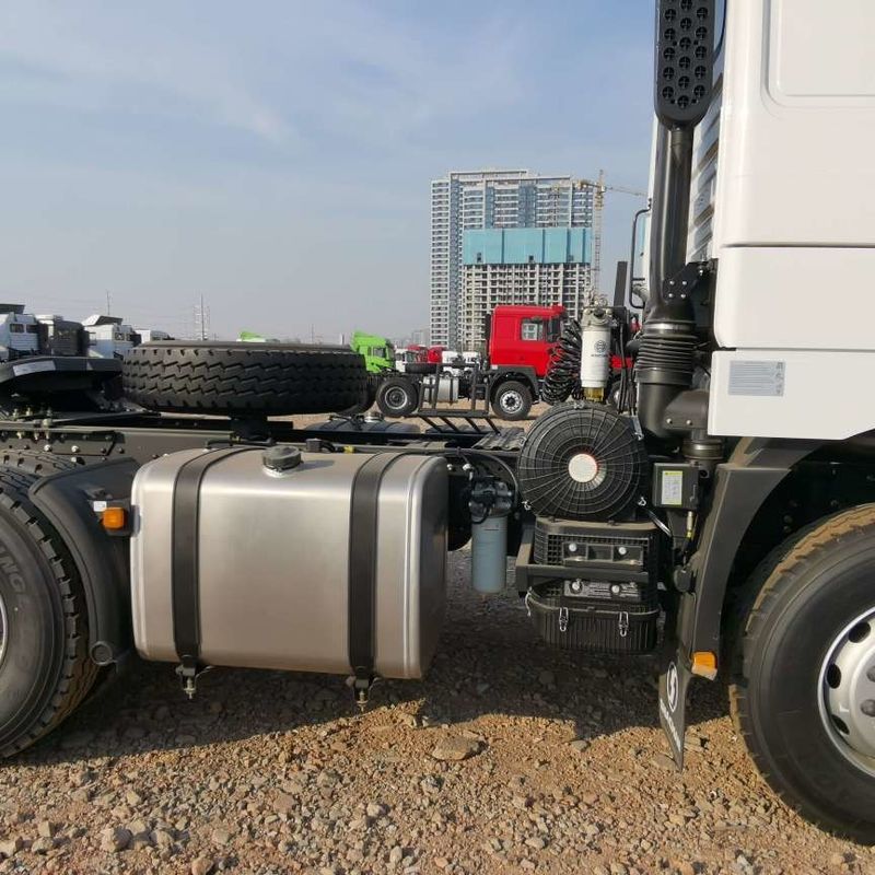 Czerwony SHACMAN F3000 375HP Euro V 6-kołowy ciągnik głowica 4x2 WEICHAI silnik