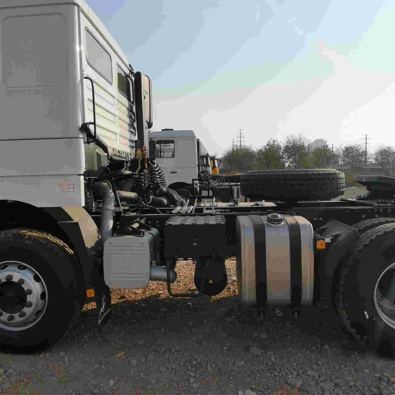 Czerwony SHACMAN F3000 375HP Euro V 6-kołowy ciągnik głowica 4x2 WEICHAI silnik