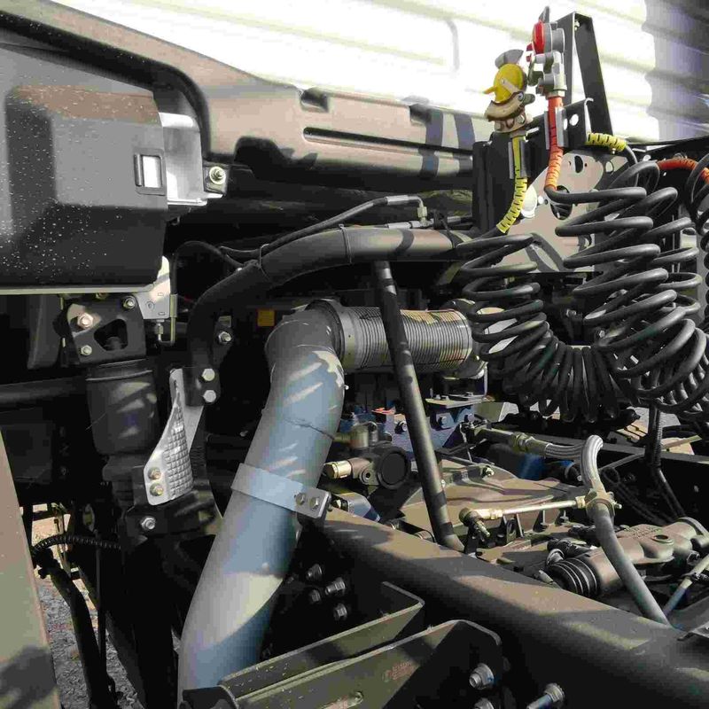 Czerwony SHACMAN F3000 375HP Euro V 6-kołowy ciągnik głowica 4x2 WEICHAI silnik