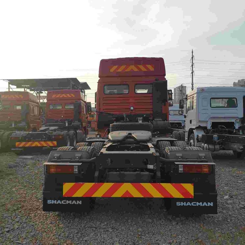 Czerwony SHACMAN F3000 375HP Euro V 6 Koła Głowa ciągnika 4x2 WEICHAI silnik