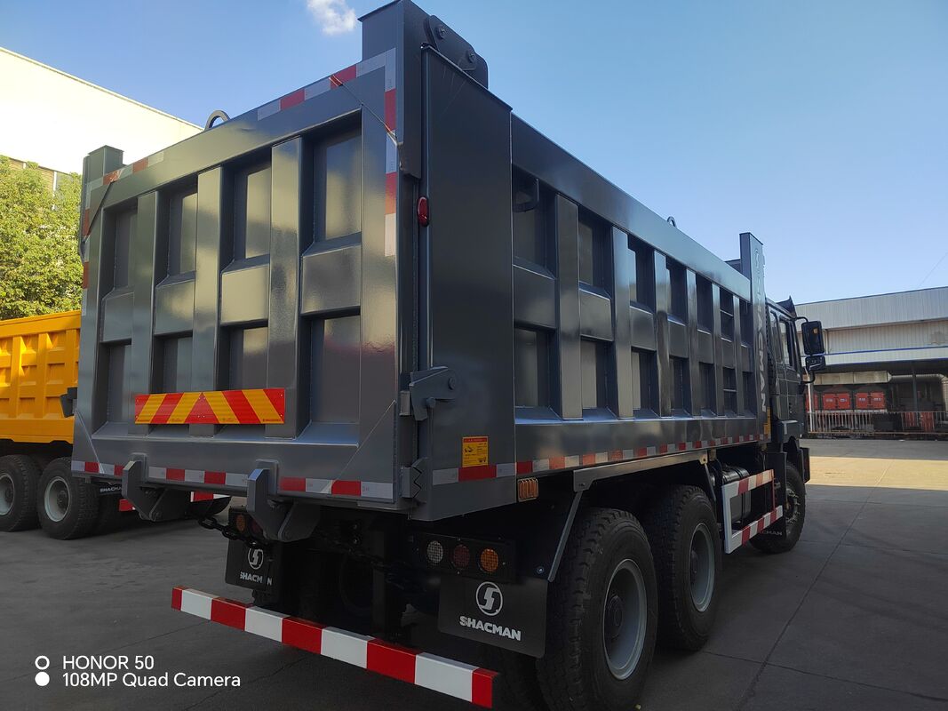 Ciężarówka wywrotka SHACMAN 3-osiowa z oponami 12.00R20, zbiornikiem paliwa 400L i manualną skrzynią biegów, 430KM EuroII, 25 ton