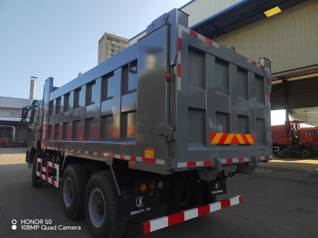 Ciężarówka wywrotka SHACMAN 3-osiowa z oponami 12.00R20, zbiornikiem paliwa 400L i manualną skrzynią biegów, 430KM EuroII, 25 ton